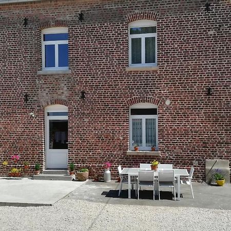 Au Coeur De L'Enclave Bed and Breakfast Moeuvres Buitenkant foto