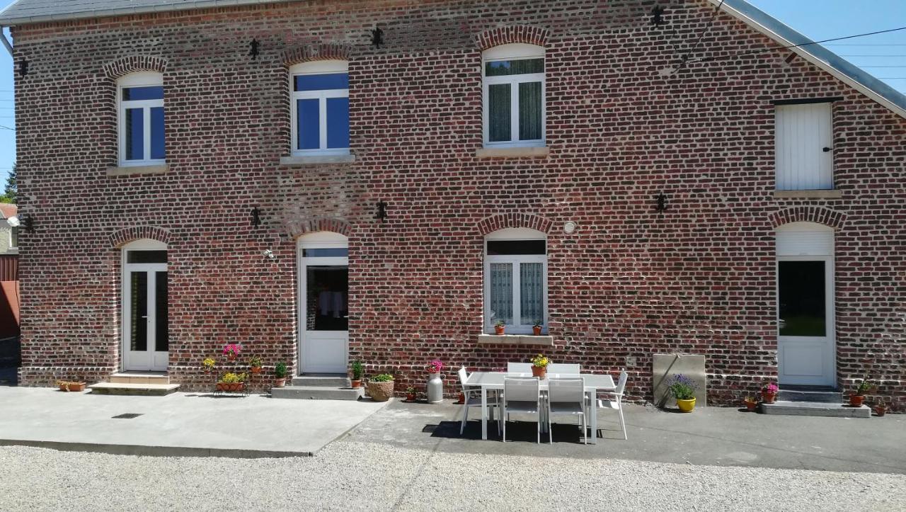 Au Coeur De L'Enclave Bed and Breakfast Moeuvres Buitenkant foto