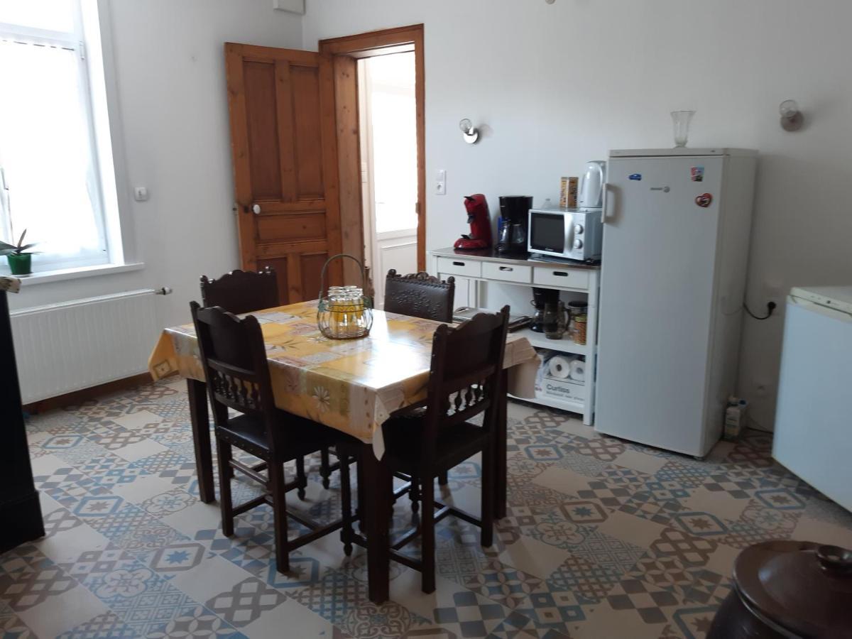 Au Coeur De L'Enclave Bed and Breakfast Moeuvres Buitenkant foto