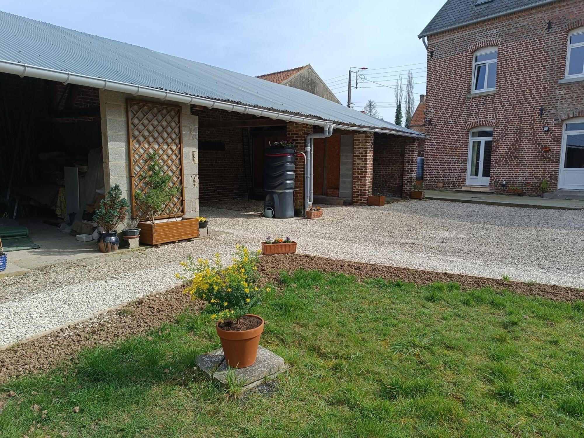 Au Coeur De L'Enclave Bed and Breakfast Moeuvres Buitenkant foto